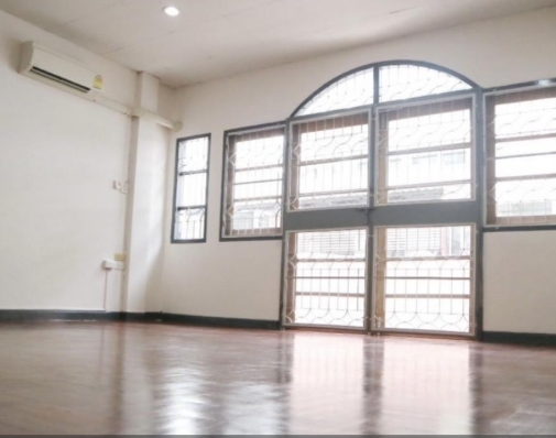 ให้เชาเช่าโฮมออฟฟิส3 ชั้น  หมู่บ้านพรมงคลโฮมออฟฟิส ซอยลาดพร้าว 15 ใกล้ศาลอุทธรณ์ รัชดา MRT ลาดพร้าว เขตจตุจักร