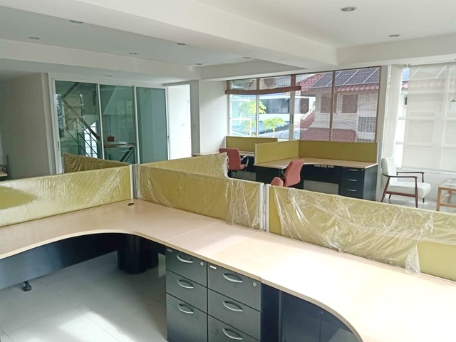 ให้เช่าสำนักงาน 4 ชั้น รถไฟฟ้าวัดเสมียนนารี 1.5กม. จตุจักร ตลาดบองมาร์เช่ 290ม. 280 ตร.ม.35 ตร.วา. 5นอน 5 น้ำ  เซ็นทรัล ลาดพร้าว 1.8 กม.