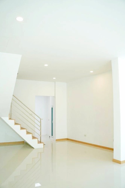 ขายทาวน์โฮม 3 ชั้น สุขุมวิท101-103 BTS อุดมสุข 400ม.รีโนเวทใหม่ 3นอน 3น้ำ  26 ตร.วา. 165ตร.ม.ย่านธุรกิจ พณิชยการบางนา 2.2 กม.