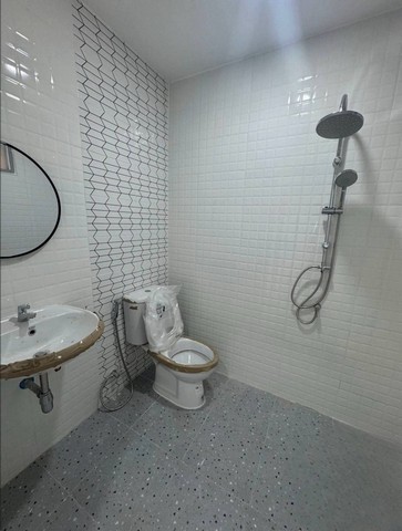 หมู่บ้านมณีแก้ว ถนนเลี่ยงเมือง  แยกบ้านต้นเค้ก ขายพร้อมรีโนเวท สวยๆ เนื้อที่ 18 ตรว. ขนาด 3ห้องนอน 2 ห้องน้ำ