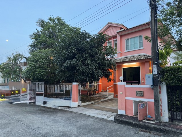 4 ห้องนอน + ห้องนอนชั้นล่างพร้อมห้องน้ำในตัว!  บ้านหันทิศเหนือ ลมดี อยู่สบายทั้งปี!