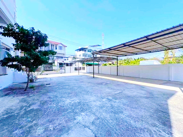 รร.เลิศหล้า 650ม.  MRTคู้บอน 3.9 กม. นวมินทร์ 103-113 ให้เช่าสำนักงานออฟฟิศ 3 ชั้น 102 ตร.วา. 430 ตร.ม. เหมาะสำหรับทำบริษัท 6 นอน 5 น้ำ