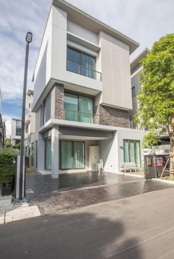 ให้เช่าบ้านแฝด บ้านกลางเมือง Classe เอกมัย รามอินทรา ลาดพร้าว