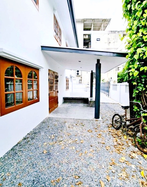 ลาดพร้าว ให้เช่าสไตล์โมเดิร์น รีโนเวทใหม่ โชคชัย4 26-34 MRT โชคชัย 4 1.6 กม. โฮมออฟฟิศ 2ชั้น 72ตร.ว.482ตร.ม. 3 นอน