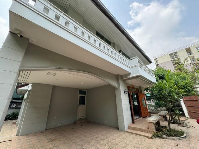 ให้เช่าบ้านเดี่ยว 3 ชั้น 93 ตรว. ย่านลาดพร้าว 87 ใกล้เดอะ คริสตัล พาร์ค