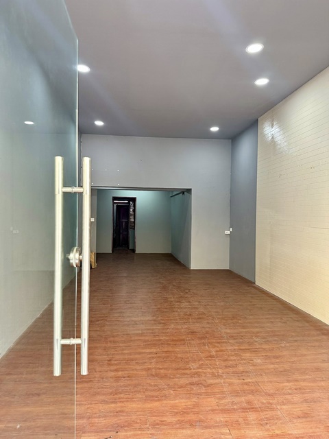 ตลาดยิ่งเจริญ 500ม.​สารสาสน์วิเทศสายไหม 3.5 กม Big C ให้เช่า อาคาร 4.5ชั้น 355ตร.ม.  โรงพยาบาล CGH 19ตรว. ใกล้ BTSสายหยุด​ 90 ม.