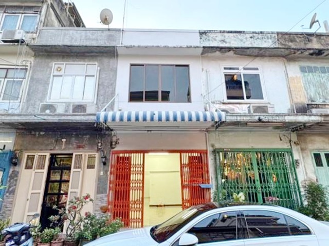 MRTสามยอด700ม. ขาย ให้เช่า อาคารพาณิชย์ 2 ชั้น ตกแต่งใหม่ MRT วัดมังกร 600ม.  ทำเลทอง  โรงพยาบาลกลาง 100ตรม. 14ตรว.   