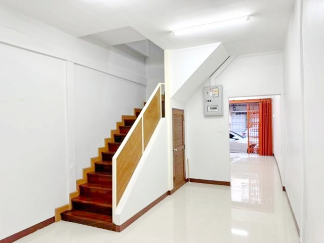 MRT วัดมังกร 600ม.  ขาย ให้เช่า อาคารพาณิชย์ 2 ชั้น ตกแต่งใหม่ ทำเลทอง  โรงพยาบาลกลาง 100ตรม. 14ตรว.   MRTสามยอด700ม.