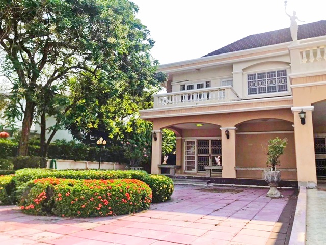 ให้เช่าคฤหาสน์ใหญ่มาก 2 ชั้น พุทธมณฑลสาย3  3-4นอน ตลาดสดธนบุรี 2.55 กม. บรมราชชนนี 188 ตร.ว. 408ตรม.  อมรชัย4น้ำ 5แอร์ 4จอดรถ