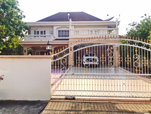 ตลาดสดธนบุรี 2.55 กม. บรมราชชนนี ให้เช่าคฤหาสน์ใหญ่มาก 2 ชั้น 185 ตร.ว. 400ตรม.  อมรชัย พุทธมณฑลสาย3  3-4นอน 4น้ำ 5แอร์ 4จอดรถ