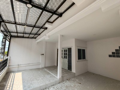 ขายทาวน์เฮ้าส์ 2 ชั้น 2 หลังติดกัน โครงการบ้านฟ้ารังสิต คลอง 4 เนื้อที่รวม 48 ตร.ว. (หลังละ 24 ตร.ว.)เหมาะสำหรับครอบครัวใหญ่