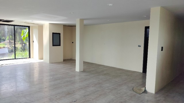 ขายด่วน อาคารพาณิชย์ป่าคลอกติดถนนใหญ่ ราคาเพียง 5.9 ล้านบาท