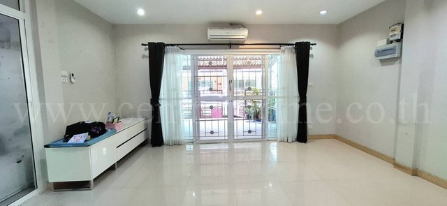 ทาวน์โฮม 3.5 ชั้น เดอะ รูฟ แจ้งวัฒนะ ราคาถูกที่สุดในโครงการ