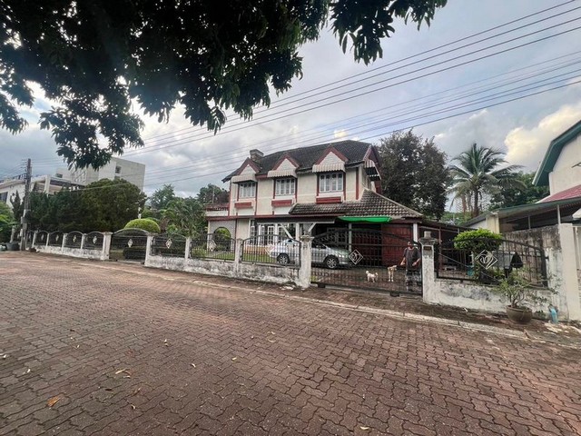 บ้านเดี่ยวหลังใหญ่ ใจกลางเมือง บรรยากาศดี โซนนิมมาน 