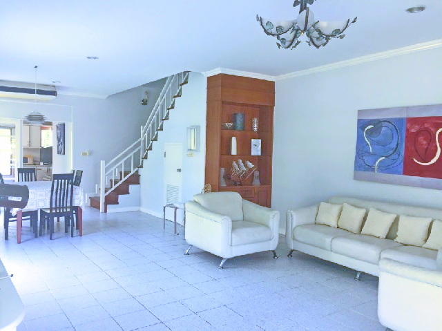 ทาวน์โฮมหรูสไตล์รีสอร์ท 3 ชั้น โลตัส หัวหิน 700ม.วิวสระว่ายน้ำ วังไกลกังวล 4.1 กม.หัวมุม 25ตร.วา.4 นอน จัดเต็มเฟอร์ เขาตะเกียบ 2กม.