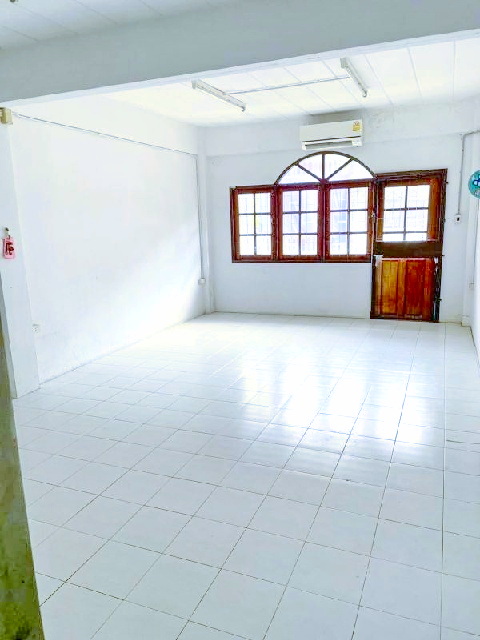 ซ.เพชรเกษม 95-99  รร.สารสาสน์วิเทศหนองแขม 4.2 กม.บิ๊กซี อ้อมใหญ่ 2.5 กม.ให้เช่า 2 คูหา 4 ชั้น 42 ตร.วา.632 ตร.ม.  ม.เอเชียอาคเนย์ 5.8 กม.