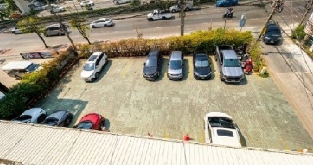 ศรีนครินทร์ 700ม MRT ศรีนุช 1.1 กม. โรบินสัน  ให้เช่าอาคารสำนักงาน 4 ชั้น 5 คูหา 198 ตร.วา.1,850 ตร.ม. 11นอน 7น้ำ