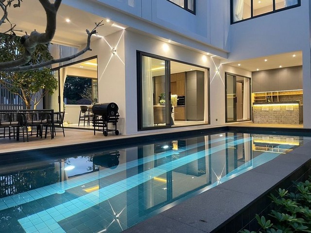 พูลวิลล่าสร้างใหม่ สไตล์โมเดิร์น ในหมู่บ้านวังตาล หางดง 