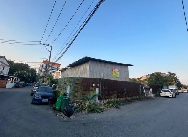 ขายที่ดิน พร้อมสิ่งปลูกสร้าง 198 ตารางวา ซอยลาดพร้าว80 แยก26  วังทองหลาง  ZJ167