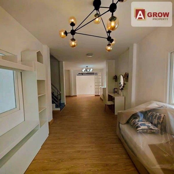 หมู่บ้านเฟื่องฟ้า 11 เฟส 4 ซอยมังกร บ้านหลังมุม เฟอร์ฯครบ รีโนเวทใหม่ทั้งหลัง พร้อมอยู่