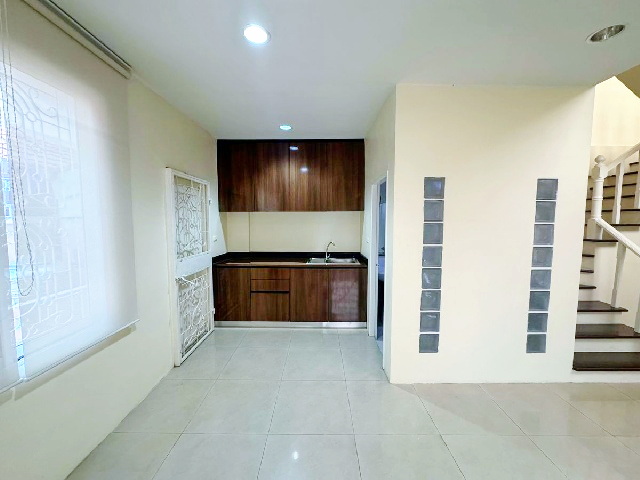 เช่า-ขาย ทาวน์โฮม 3ชั้น 21 ตร.วา.252 ตร.ม.บิ๊กซี รามอินทรา 1.7 กม. เปิดซิง! MRT รามอินทรา31 1กม. รีโนเวทใหม่ทั้งหลัง 3นอน