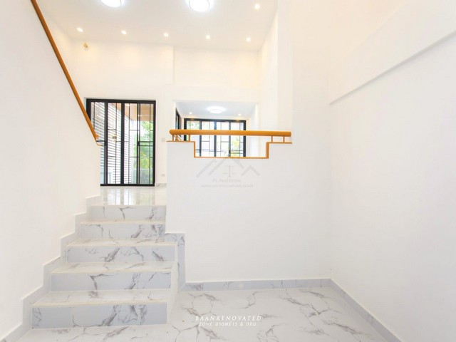 ขายทาวน์โฮม 3 ชั้น หมู่บ้าน Private Villa ซอยนวมินทร์ 135 สูงโปร่ง รีโนเวทใหม่ทั้งหลัง สวยพร้อมอยู่