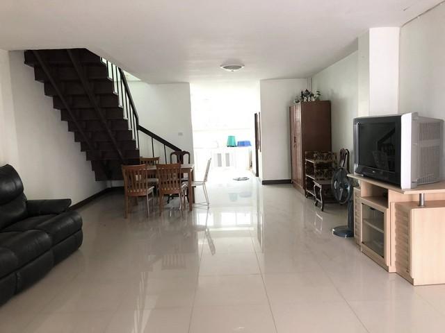 ให้เช่าทาวน์เฮ้าส์ 2 ชั้น หมู่บ้านคลองจั่นวิลล่า 1 ซอยนวมินทร์ 32 เหมาะอยู่อาศัย ใกล้ตลาดอินทารักษ์