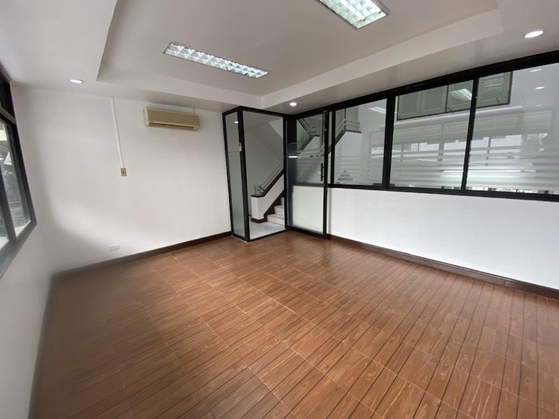 ให้เช่าทาวน์เฮ้าส์ 4 ชั้น โครงการปาร์ควิว ทาวน์อินทาวน์ ถนนศรีวรา พร้อมใช้งาน หมาะสำหรับทำธุรกิจขนาดเล็กถึงกลาง หรือพักอาศัยแบบครอบครัวใหญ่