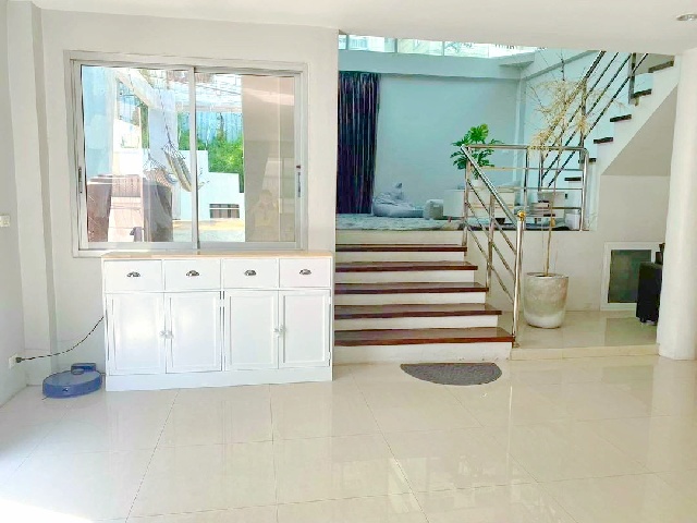 วิสซ์ดอม 101 2.4 กม.MRT ศรีนุช 1.9 กม.ให้เช่าบ้าน 2ชั้น  100 ตร.วา.305 ตร.ม.ซ.อ่อนนุช 40-48 ม.นานาชาติแสตมฟอร์ด 5.4 กม.เฟอร์ครบ 3 นอน 3 น้ำ