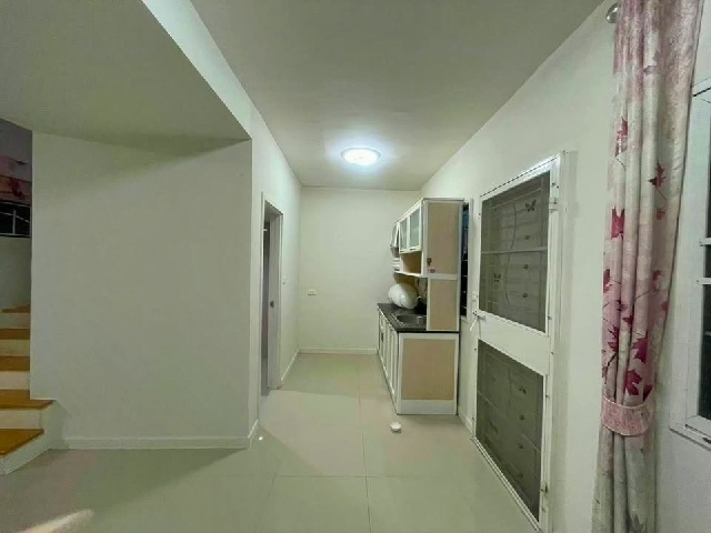 รร.นานาชาติดราก้อน 2.7 กม.ทาวน์เฮ้าส์ 2 ชั้น สไตล์ Modern 3 นอน 2 น้ำ ไม่มีเฟอร์ 24 ตร.วา.200 ตร.ม.7,999 B-M  แยกบางคูเวียง เดินทางสะดวก