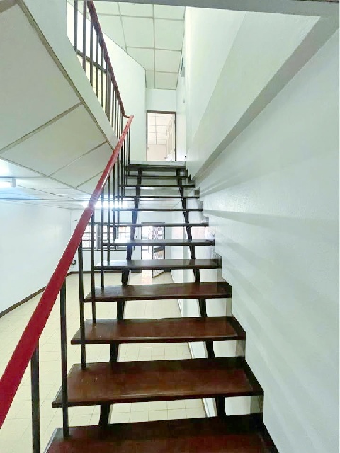 ม.ราชภัฏจันทรเกษม 3.8 กม.ทาวน์เฮาส์ 2 ชั้น  รีโนเวทใหม่ 3 นอน 2 น้ำ ไม่มีเฟอร์ 20 ตร.วา.160 ตร.ม.