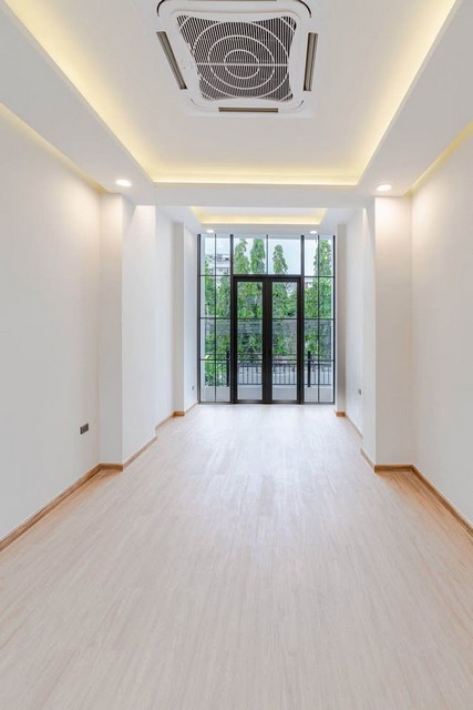 P583 ขายบ้าน ทาวน์เฮ้าส์ 2 ชั้น ใจกลาง เอกมัยซอย 12 ปรีดีพนมยงค์ 31 ซอย เจริญใจ เดินทางสะดวก เหมาะซื้ออยู่อาศัย