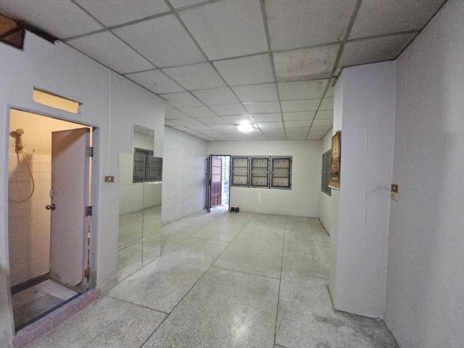 sss484  ขาย ทาวน์เฮ้าส์ 2 ชั้น สายไหม ซอย 6 ขายตามสภาพ