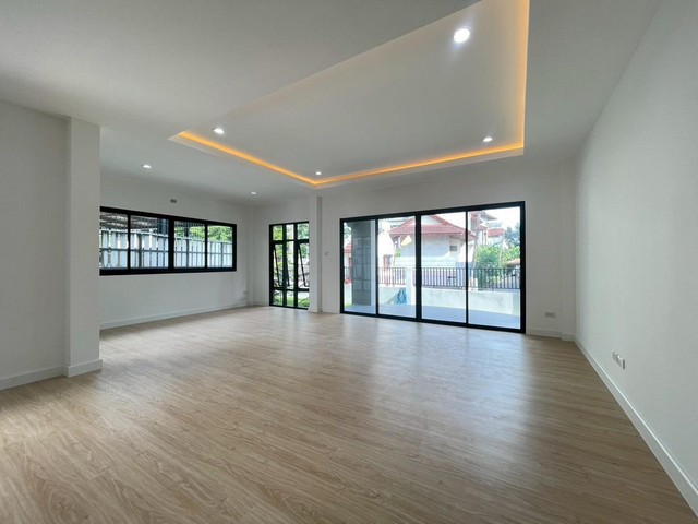 M82ขายบ้านเดี่ยว 2 ชั้น รีโนเวทใหม่ทั้งหลัง หมู่บ้านปรีชาล้ำเพชร รามคำแหง76 ใกล้รถไฟฟ้าสายสีส้ม ใกล้ห้างเดอะมอลล์บางกะปิ