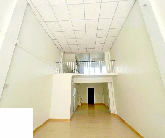 ม.พิษณุโลก 1.9 กม. ให้เช่าอาคารพาณิชย์ 3.5 ชั้น 2 คูหา โลตัส พิษณุโลก 1.8 กม. ติดถนนมิตรภาพ 36 ตร.วา.432 ตร.ม.3 น้ำ