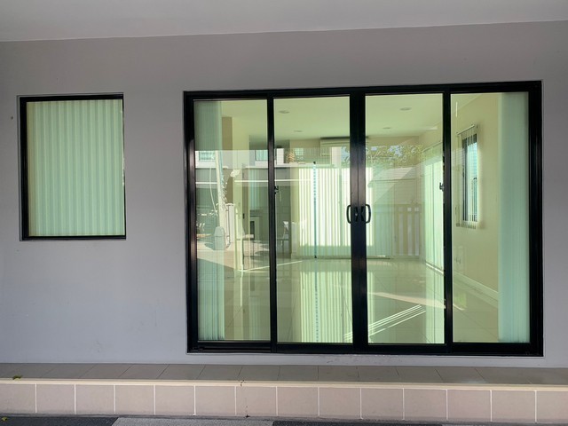 ให้เช่าทาวน์โฮม3 ชั้นตรงข้ามเซ็นทรัลรัตนาธิเบศร์  หลังมุม ติดสวน ใกล้สถาณีรถไฟฟ้า สายสีม่วง บ้านกลางเมือง รัตนาธิเบศร์