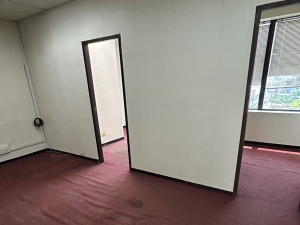 ให้เช่าด่วน OFFICE MRT เพชรบุรี ไปขึ้นเรือที่ท่าเรืออโศก ลงท่าเรือชาญอิสสระ 0 Rai 0 NGAN 0 ตร.ว. 4 ห้องนอน 120000 THAI BAHT ราคานี้พลาดไม่ได้