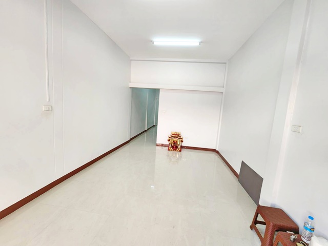 ขาย ให้เช่า อาคารพาณิชย์ 2 ชั้น ตกแต่งใหม่ ทำเลทอง MRT วัดมังกร 599 ม.  100 ตรม. 13 ตรว. โรงพยาบาลกลาง  MRTสามยอด 699 ม.