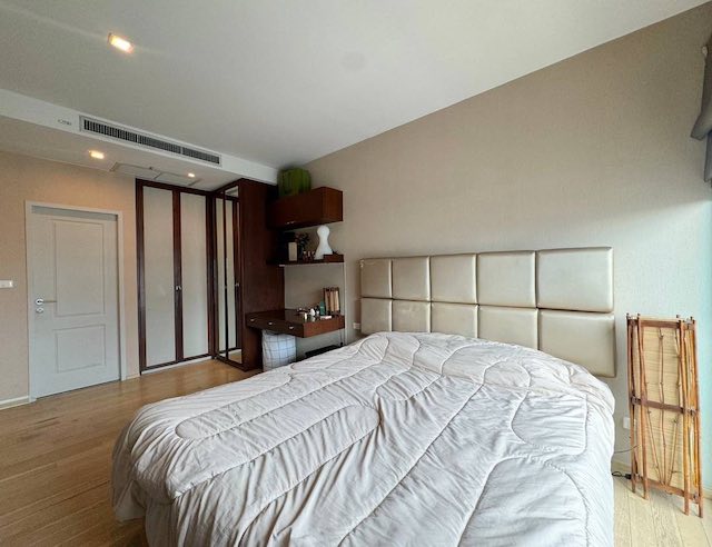 Noble Refine Sukhumvit 26 Clean spacious comfortable 17th floor BTS Phrom Phong