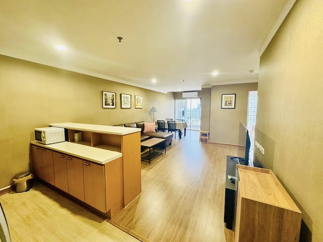 Waterford Sukhumvit 30 Clean quiet spacious 24th floor BTS Phrom Phong