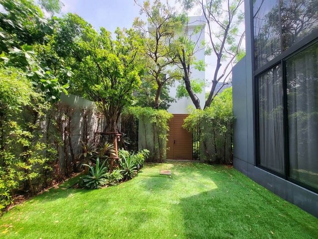 ให้เช่าบ้านหรู 3 ชั้น บูก้าน กรุงเทพกรีฑา Bugaan krungthep kreetha หรูทันสมัย มีลิฟท์ วิวสระว่ายน้ำ พร้อมเข้าอยู่