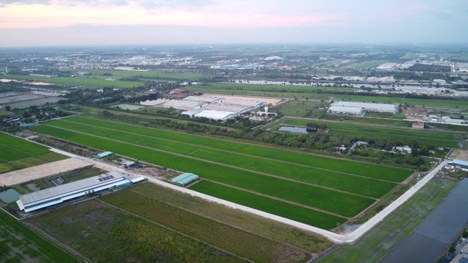 ขายที่ดินถมแล้ว 8 ไร่ แปลงมุม สี่เหลี่ยมสวย ถนน2 ด้านผังสีม่วง อ.เมือง ฉะเชิงเทรา