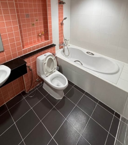 ให้เช่าทาวน์โฮม 4 ชั้น บ้านกลางกรุง สาทร ใกล้ไอคอน สยาม