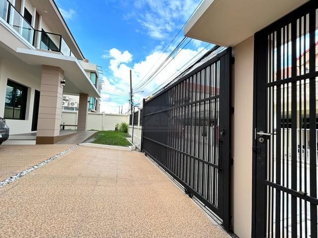 ขายบ้านเดี่ยว 2 ชั้น 104 ตรว. ลาดพร้าว 101 ใกล้ MRT สถานีลาดพร้าว 101 บ้านสร้างเอง พร้อมเฟอร์