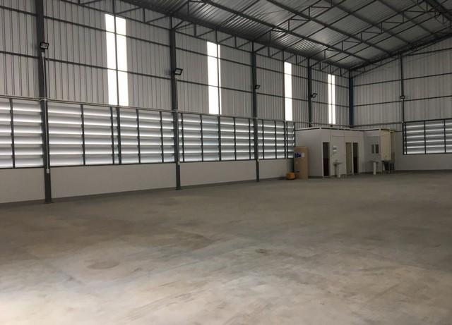 ให้เช่าโกดัง 400 ตรม. ซอยลาดพร้าว 64 เขตวังทองหลาง ใกล้ MRT รัชดา