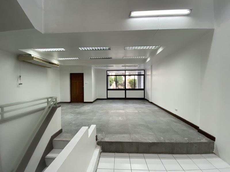 ให้เช่าทาวน์เฮ้าส์ 4 ชั้น โครงการปาร์ควิว ทาวน์อินทาวน์ ถนนศรีวรา พร้อมใช้งาน หมาะสำหรับทำธุรกิจขนาดเล็กถึงกลาง หรือพักอาศัยแบบครอบครัวใหญ่