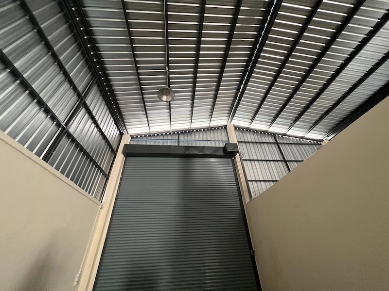 BST849 ขายหรือให้เช่า โกดังใหม่ พื้นที่ 91.1 ตรว. พื้นที่ใช้สอยในร่ม 180 ตรม. ใกล้บางบอน 5 เพียง 4 กม. รถใหญ่เข้าออกสะดวก