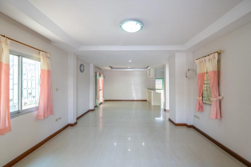 ขายขาดทุน! บ้านเดี่ยว เฉลิมพระเกียรติ ร.9 ซอย 28 ม.สวนหลวงวิลล์