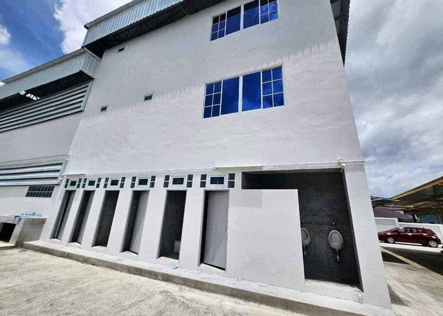 ขายและให้เช่าโกดังสำนักงานศรีราชา​ชลบุรีอาคารสำนักงาน​  3 ชั้น  โกดังพื้นที่​  1,614   ตรมผังสีเหลือง