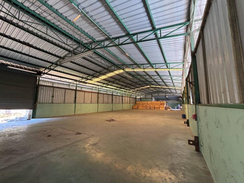 ให้เช่าโรงงาน4ไร่2000ตาราเมตร 3โกดังในพื้นที่เดียวกัน ถนนอมตะ ชลบุรี